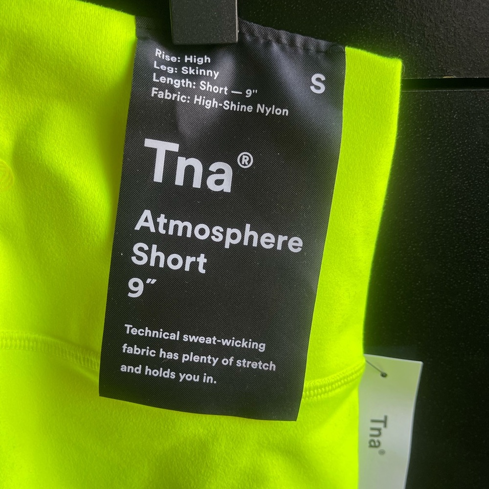 Aritzia TNA atmosphere biker shorts 9” - Picture 3 of 4